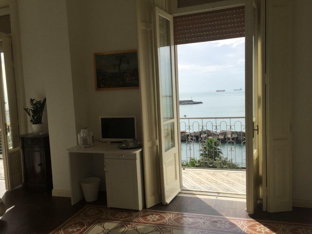 B&B Di Mare E D'Azzurro Салерно Екстер'єр фото